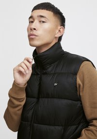 Blend BHOuterwear - Liemenė - black