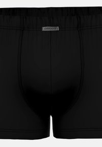 Pantaloni boxer neri con una texture liscia, dotati di un'etichetta logo grigia in vita e cuciture a contrasto lungo le cuciture.