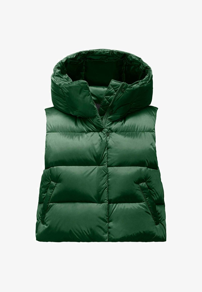 Grüne, puffige Weste mit hohem Kragen und Kapuze. Verfügt über ein gestepptes Design mit horizontalen Abschnitten und zwei seitlichen Taschen. Glattes, glänzendes Material.
