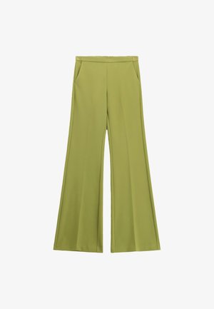 Pantaloni verde oliva a vita alta con gamba larga e tasche laterali, esposti piatti su uno sfondo bianco.