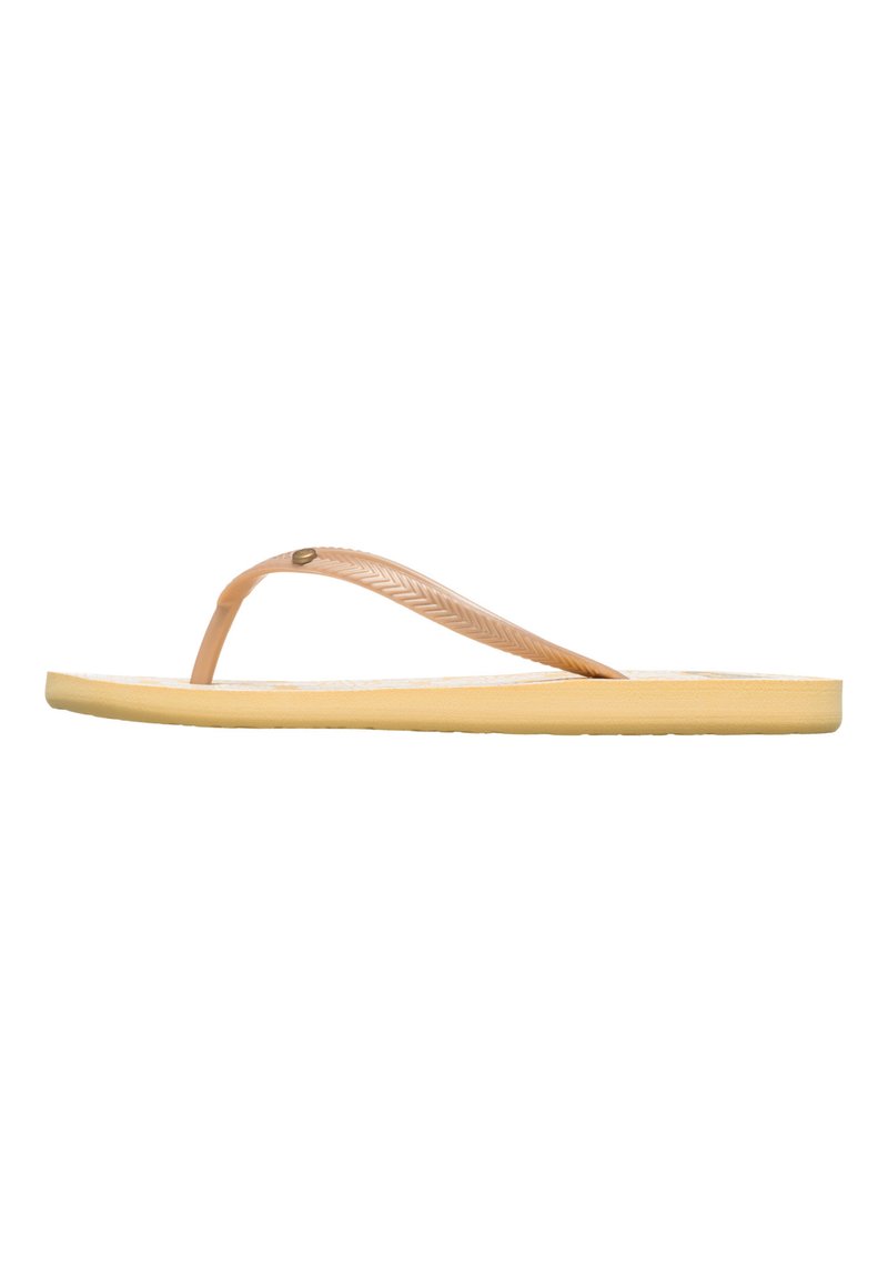 Flip-flop sandaler med en blush rosa rem og en teksturt gul såle. Remmen har et fiskebeinmønster og en liten metallisk detalj.