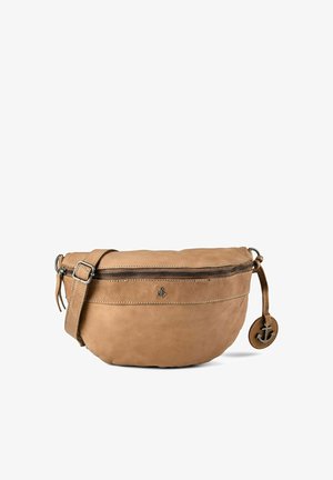 Riñonera de cuero marrón con cierre de cremallera, correa ajustable, emblema de ancla en el frente y etiqueta redonda de cuero adjunta.