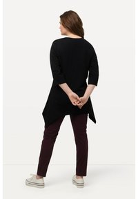Ulla Popken FINITION EN POINTE COL EN V MANCHES 3/4 - Pitkähihainen paita - black
