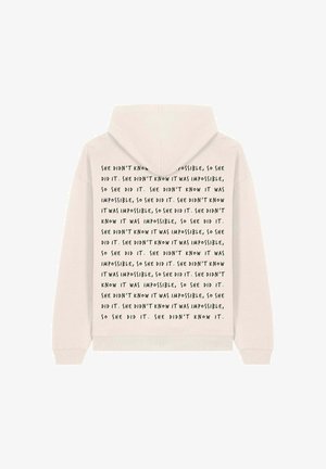 Felpa beige chiaro con tasca a marsupio. Sul retro presenta una scritta nera ripetuta: "Non sapeva che fosse impossibile, così lo ha fatto."