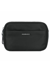 Funda negra con cremallera hecha de nylon duradero con una superficie texturizada. Cuenta con un bolsillo frontal y un logotipo "Mandarina Duck" en plata.