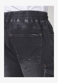 Odabrano, black denim