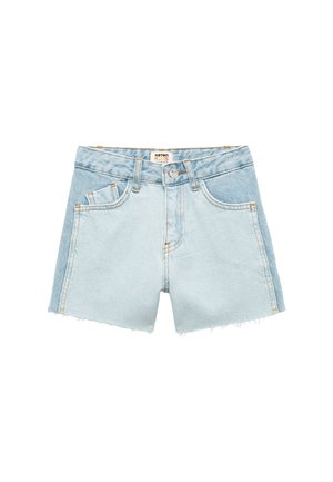 Lyseblå denimshorts med høj talje, rå kant, fem-lomme design og gul syning på sømmene.