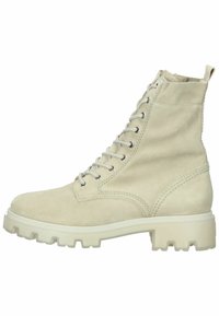 Stivali stringati in suede beige con suola in gomma bianca spessa e occhielli metallici, dotati di una linguetta sul retro per agevolare la calzata.