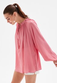 adL TIED  - Bluse - powder