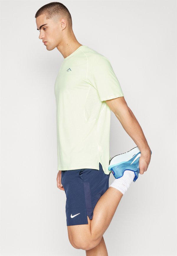 SOLAR CHASE  - Sports T-shirt4