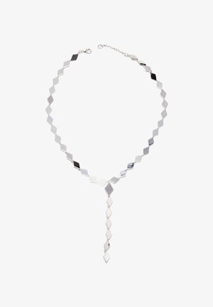 Silberne Halskette mit ineinander greifenden, diamantförmigen Gliedern. Das Design umfasst einen Lariat-Stil mit einem verlängerten Diamant-Akzent.