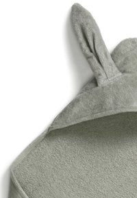 Huvtröja i mjuk grått tyg med texturerad yta och två utstickande kaninöron. Har rundade kanter och en mysig design.