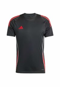 Svart idrottströja med korta ärmar, röda ränder på axlarna, röd logotyp på bröstet, samt vita och röda sidosträck.