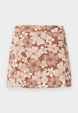Minigonna marrone con stampa floreale bianca, caratterizzata da fiori grandi e piccoli in un motivo ripetuto su tessuto liscio.