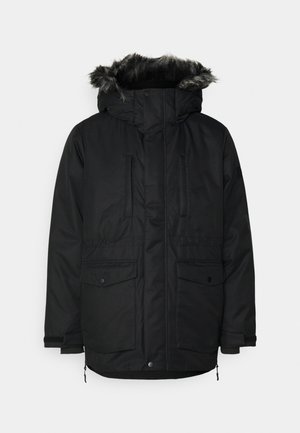 Parka negra con capucha forrada de piel, cierre frontal con cremallera, dos bolsillos grandes y puños ajustables. Fabricada con material resistente al clima.