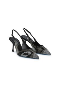 Scarpe slingback a punta con una base in tessuto nero adornata da luccicanti strass argento e trasparenti, con tacco a stiletto.