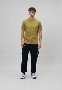 Klättermusen ROOT LOGO TEE - T-shirt básica - meadow green