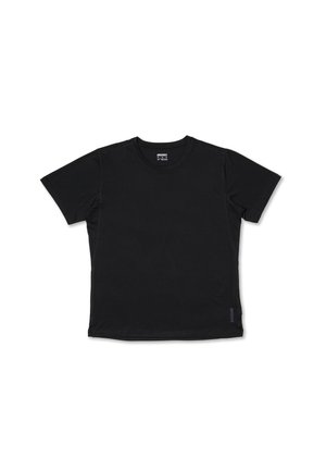 Zwart T-shirt met korte mouwen en ronde hals, met klein logo aan de onderkant links, plat gelegd op een witte achtergrond.