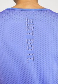 Nike Performance T-shirt med print - blue