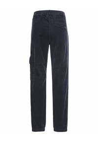 Marineblauwe ribfluweelbroek met elastische tailleband, taps toelopende pijpen, zijcargo zak en één achterzak. Gestructureerde stof.