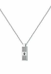 Collana in argento con pendente rettangolare caratterizzato da motivi testurizzati e un simbolo centrale. Finitura liscia e design moderno.