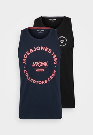 Duas t-shirts sem mangas: uma azul-marinho com texto do logótipo circular em rosa, e uma preta com detalhe de logótipo branco no peito. Material em algodão.