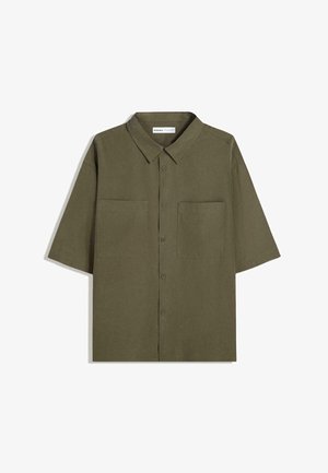 Korte mouwen knoopshirt in olijfgroen, gemaakt van zacht materiaal. Heeft twee voorkruiszakken, een klassieke kraag en een ontspannen pasvorm.