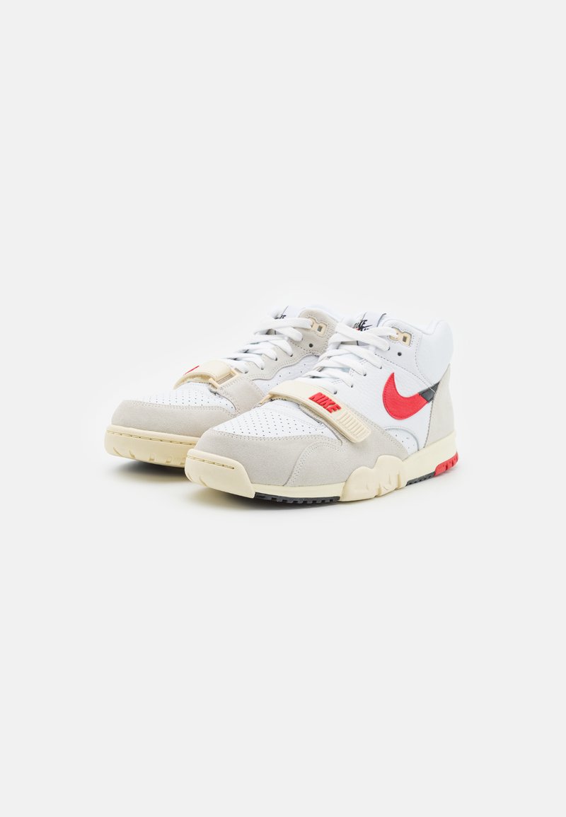 Nike Sportswear AIR TRAINER 1 - Vysoké tenisky - white/university red/black/coconut milk/summit white