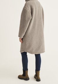 Cellbes of Sweden Pitkä takki - beige