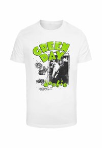 Hvid bomulds t-shirt med et grafisk print af grøn tekst "GREEN DAY" og "dookie," sammen med sorte illustrationer af bandmedlemmer og objekter.