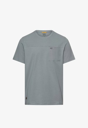 Hellgraues T-Shirt mit kurzen Ärmeln und Rundhalsausschnitt, mit Brusttasche und dezentem, auf die obere rechte Ecke der Tasche gesticktem Logo.