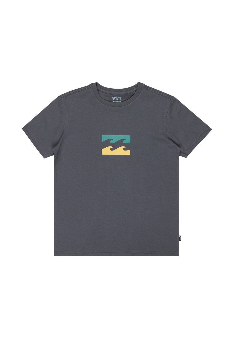 T-shirt in cotone grigio scuro con una grafica di motivi a onde in teal e giallo sul davanti. Classico colletto a girocollo e maniche corte.