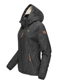 Giacca nera con motivo ancora; design con cappuccio, chiusura con zip e dettagli in pelle marrone; presenta polsini elastici e foderatura morbida.