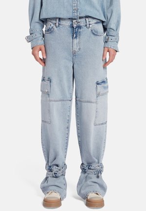 CBX7FAM THE BELTED CARGO - Relaxed fit jeans - light blue