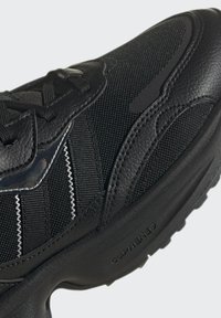 adidas Originals ZENTIC W - Sportcipő - black
