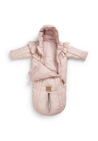 Fodrad rosa babydress med volangärmar, huva och framtida dragkedja. Slät yta med en logotypapplikation framtill.