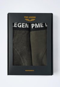 Dve pare moških zelenih bokseric z znamko PME LEGEND, opremljene s črnimi pasovi z zlatom, v črni in zlati embalaži.