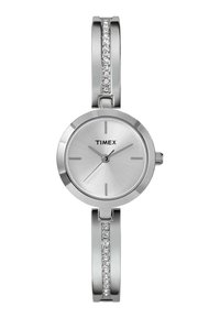Montre Timex argentée avec un cadran rond, texture métallique brossée, index horaires simples et un bracelet orné d'accents en pierre précieuse transparente.