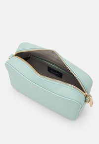 JOOP! Jeans GIRO CLOE SHOULDERBAG - Borsa a tracolla - turquoise