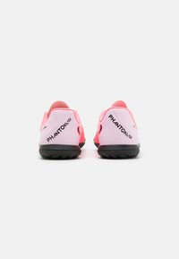 Nike Performance JR. PHANTOM GX 2 CLUB - Botines de fútbol para césped - sunset pulse/black