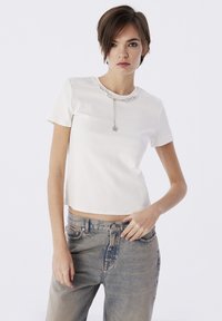 Twist WITH ACCESSORIES - Jednoduché tričko - ecru