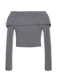 Grauer, schulterfreier, gerippter Pullover mit langen Ärmeln und cropped Design. Weicher Stoff und durchgängiges, vertikales Rippenmuster.
