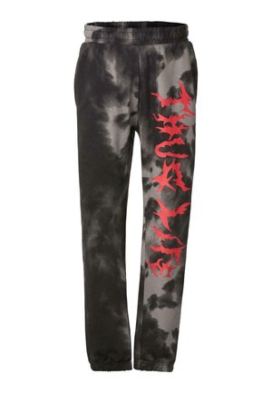 Schwarz-graue Batik-Jogginghosen mit einem elastischen Bund und roten grafischen Designs am linken Bein. Weicher Stoff und taillierte Passform.