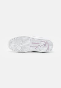 Karl Kani Joggesko - lilac/white