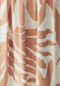 Unselected, nude palm