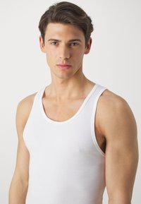 Tommy Hilfiger PREMIUM ESSENTIALS TANK 3 PACK - Apakškrekls - black/white/zinc alloy
