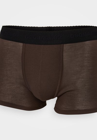 Boxeri maro cu o textură ribbed. Prezintă un brâu elastic negru cu logo-ul "DSQUARED2". Lungime scurtă a piciorului, finisaj de țesătură neted.