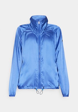 Blaue Satinjacke mit hohem Kragen, Frontreißverschluss, elastischen Bündchen und verstellbarem Kordelzugsaum. Glatte Textur und leichtes Design.