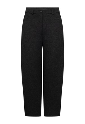 Schwarze, hoch taillierte gerade Hose mit Gürtelschlaufen, vorderem Knopf und Reißverschlussverschluss, flach auf weißem Hintergrund dargestellt.