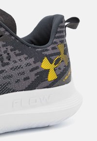 Under Armour VELOCITI 4 SE - Chaussures de running sur route - anthracite/castlerock/taxi